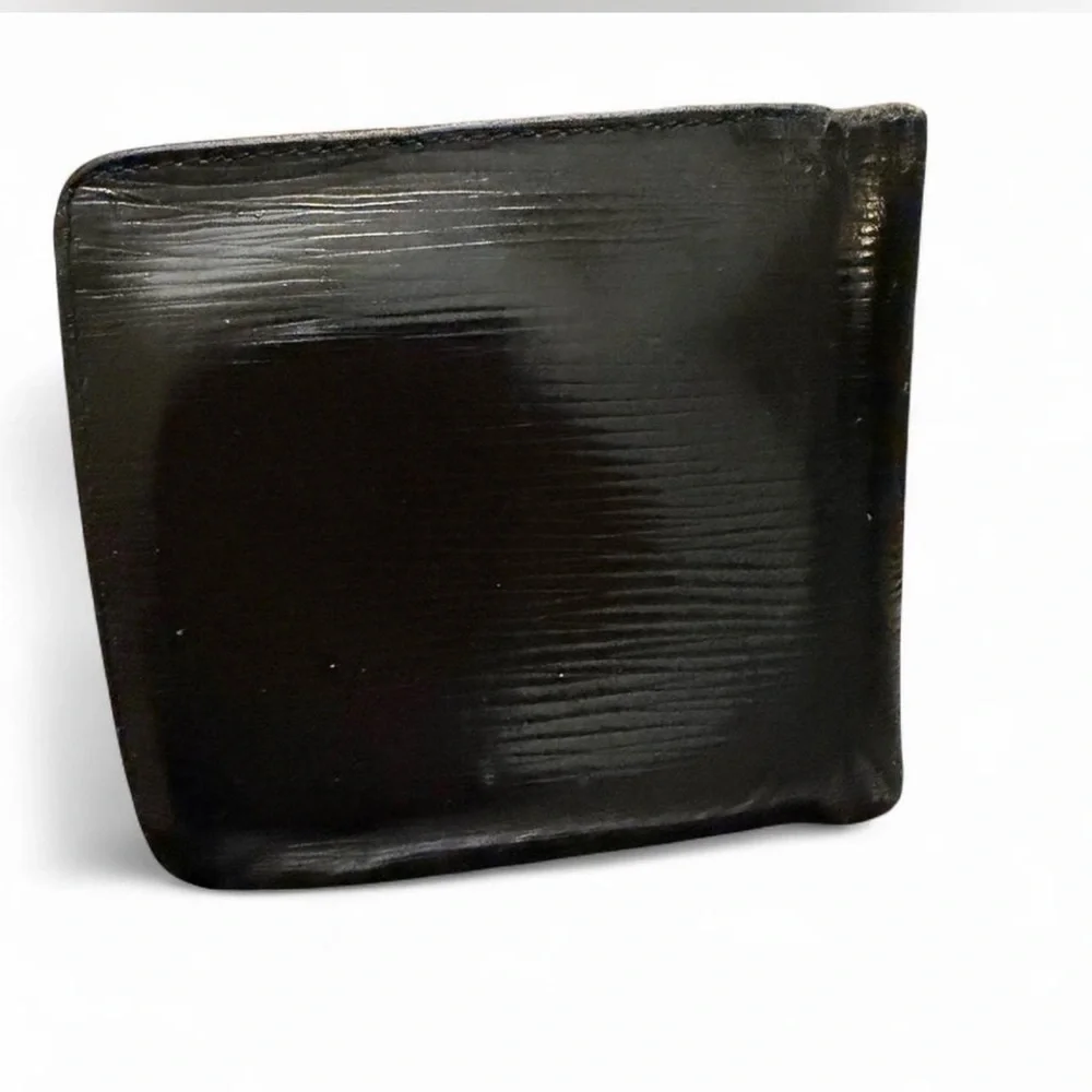 Louie Vuitton Epi Bifold Wallet